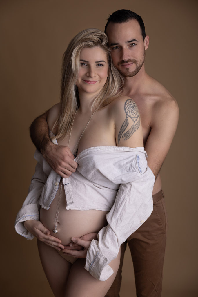 photo grossesse frejus studio carolina r. couple