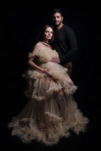 Séance photo grossesse couple studio Fréjus